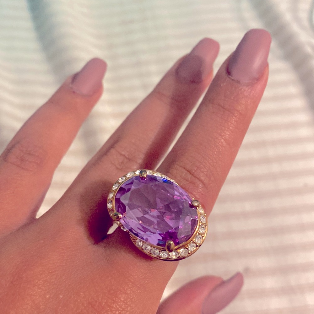 Very beautiful fancy purple ring 💍🤍